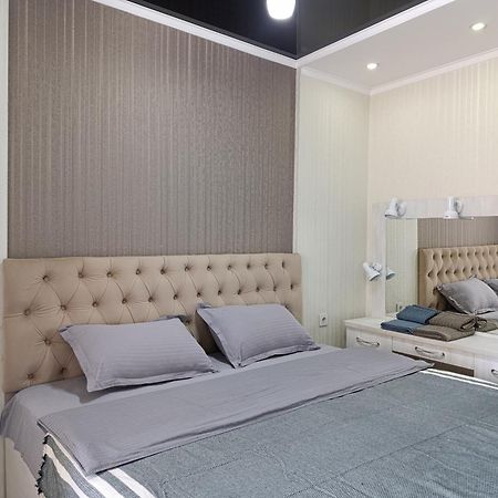 Appartamento Aura On Abdrahmanova 145 Bishkek Esterno foto