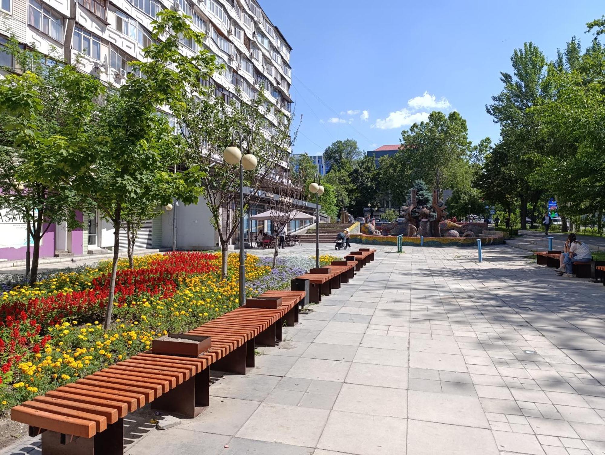 Appartamento Aura On Abdrahmanova 145 Bishkek Esterno foto
